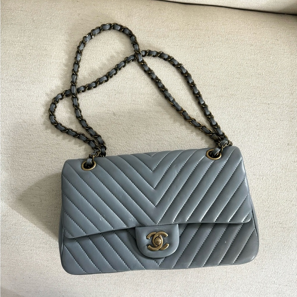 Vintage Chanel Matelasse Chevron Quilted in Light Gray